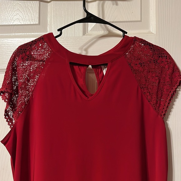 Woman top RED PerSeption Concept.         No sleeves. - Picture 2 of 6